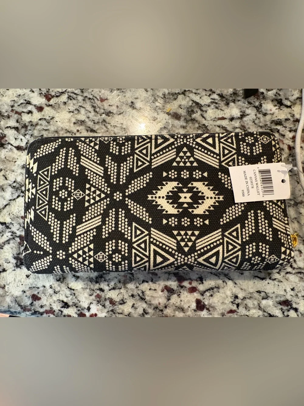NWT Biloux & Terner Black & White Aztec Zip Wallet